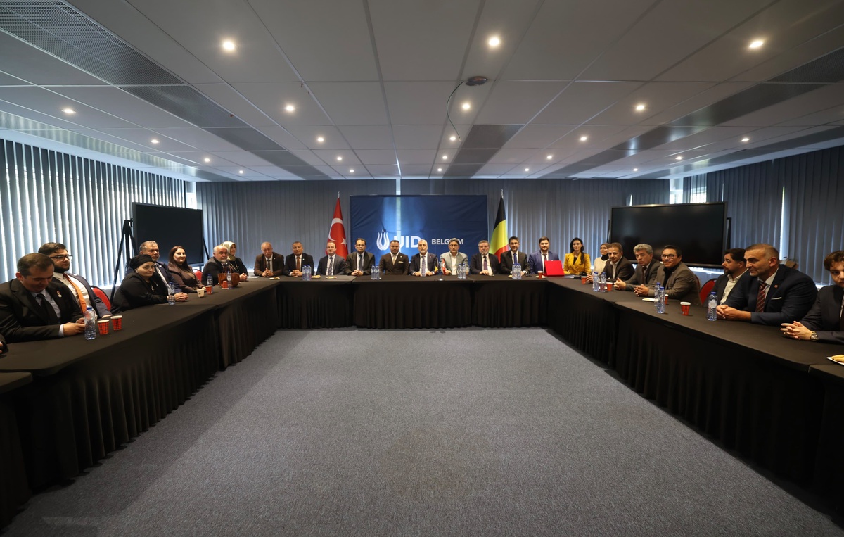 Bakan Işıkhan, Brüksel’de UID Belçika Bölge Başkanlığı’nı ziyaret etti