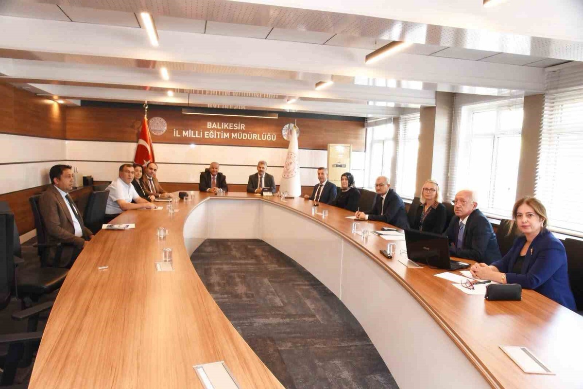 Balıkesir'de hayat boyu öğrenme toplantısına İl Milli Eğitim Müdürü başkanlık etti