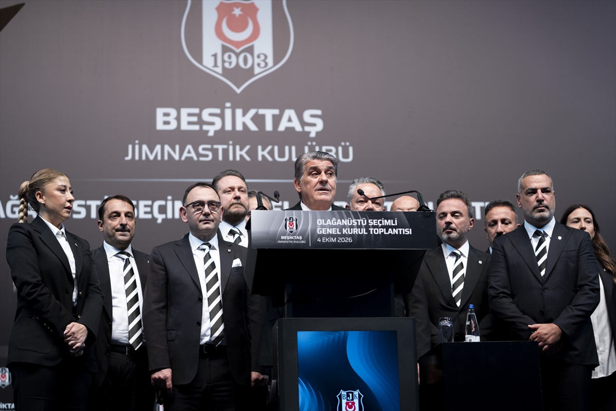 Beşiktaş Kulübü'nde Serdal Adalı 3815 oyla yeniden başkanlığa seçildi