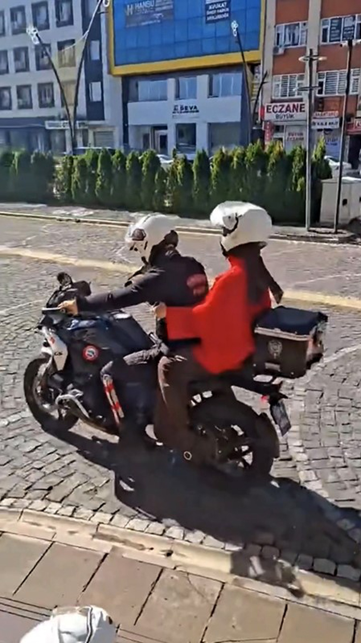 Bingöl'de 8 KPSS adayı, motosikletli polis timlerince sınav yerine ulaştırıldı