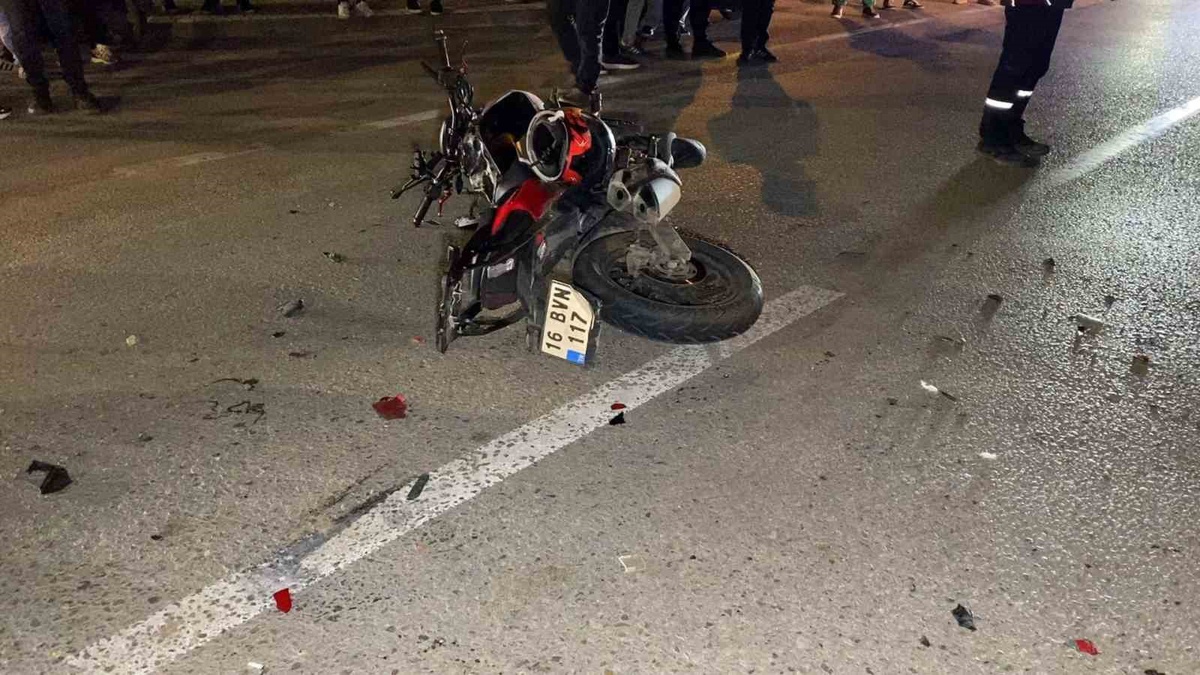 Bursa İnegöl'de kamyonetle çarpışan motosiklet sürücüsü öldü, arkadaşı ağır yaralandı