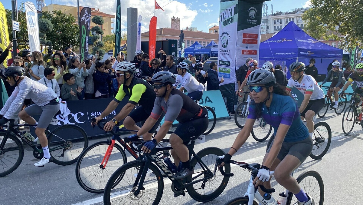 Çanakkale Gran Fondo'da 13 ülkeden 924 sporcu 2 parkurda pedal çevirmeye başladı