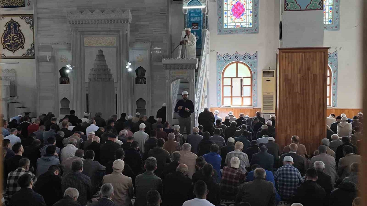 Çankırı'da cuma hutbesi işitme engelliler için işaret diline çevriliyor