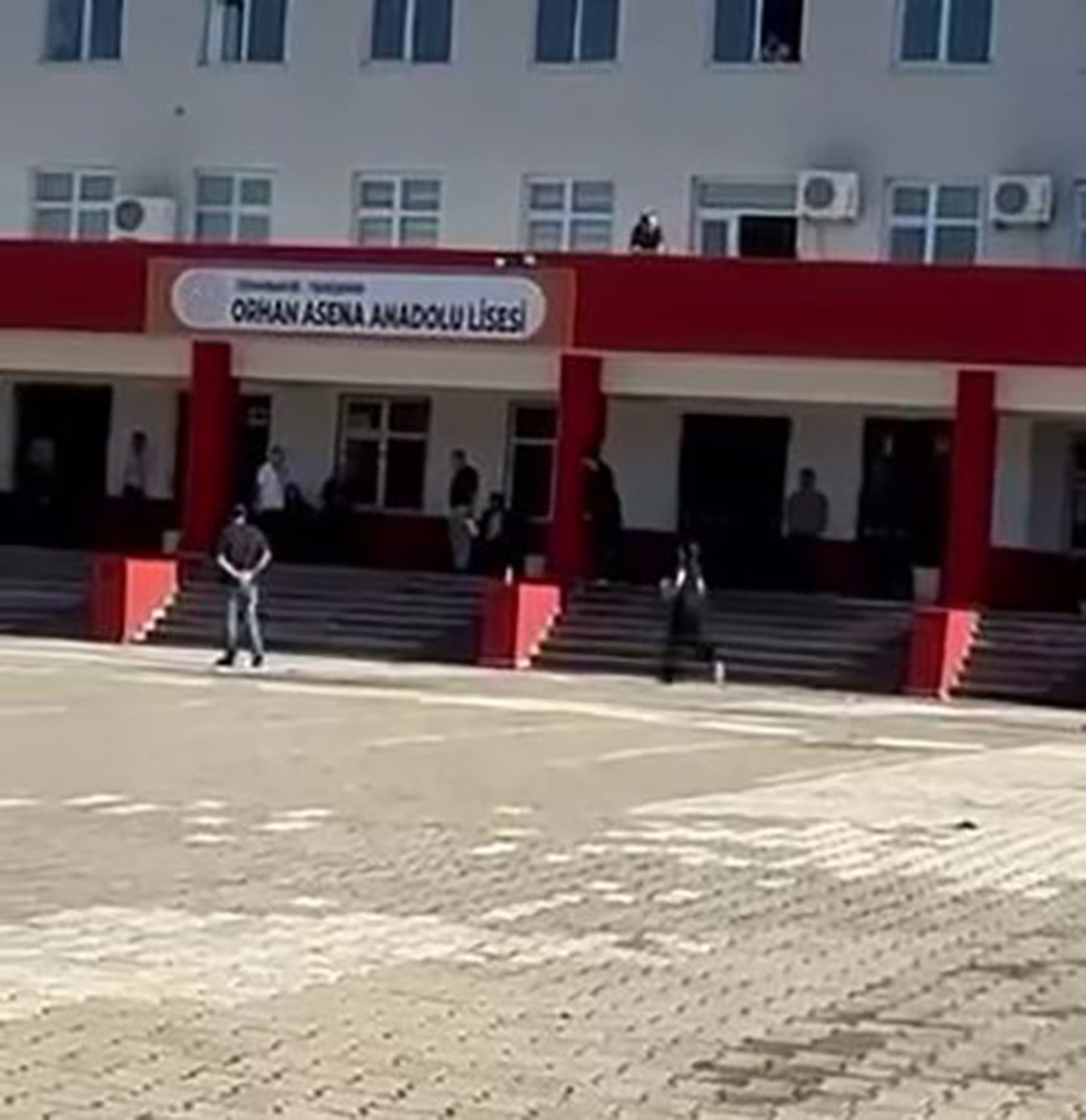 Diyarbakır'da KPSS'ye yetişmeye çalışan öğrenci merdivenlerde baygınlık geçirdi