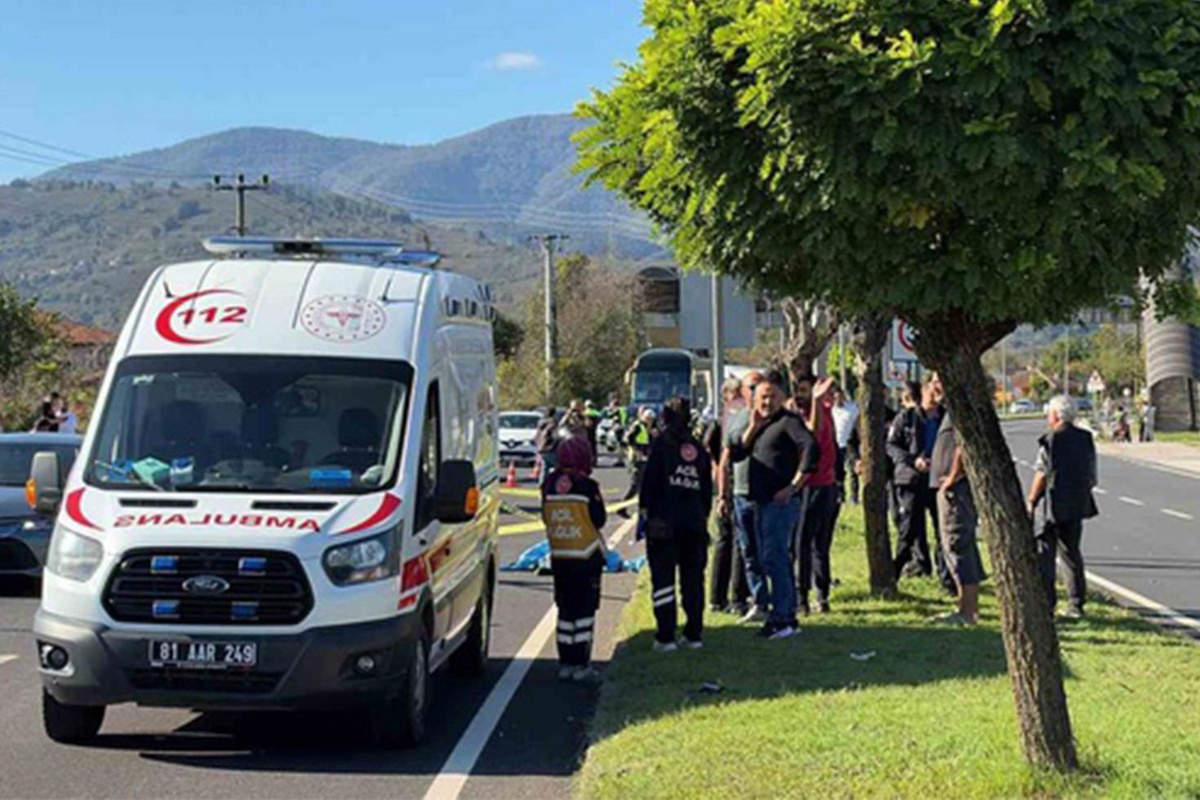 Motosiklet yayaya çarptı! Bir kişi öldü, sürücü ağır yaralandı