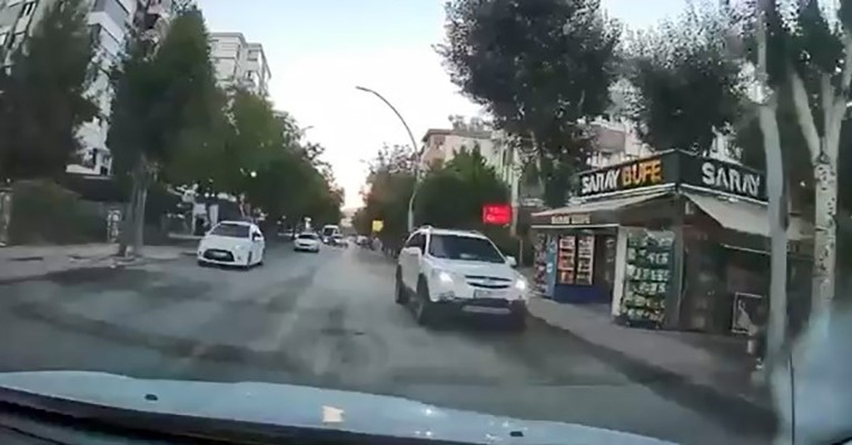 Elazığ'da Sürsürü Mahallesi'nde ters şeritte ilerleyen cip can güvenliğini hiçe saydı