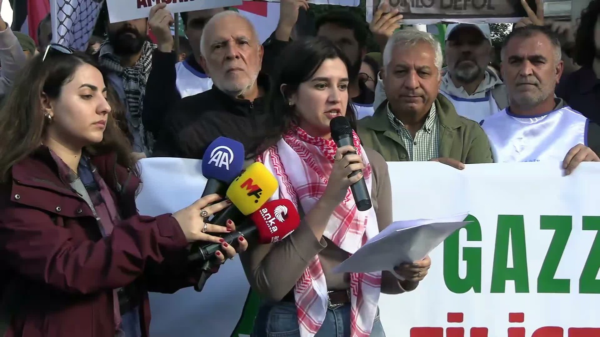 Filistin Eylem Komitesi Taksim'den Dolmabahçe'ye yürüdü, İsrail'e tam ambargo istedi