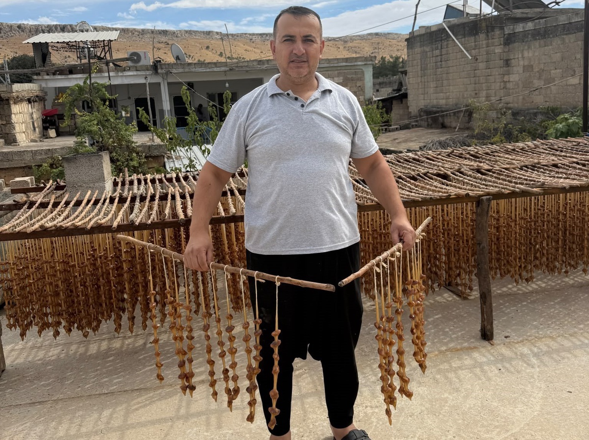Gaziantep Oğuzeli'nde cevizli sucuk ve bastık üretimi yılda bir ay yapılıyor