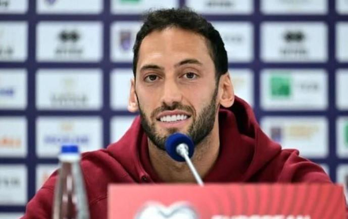 Hakan Çalhanoğlu neden yok, İtalya Türkiye maçında Hakan Çalhanoğlu yok mu, yedek mi, cezalı mı, Hakan Çalhanoğlu sakat mı?