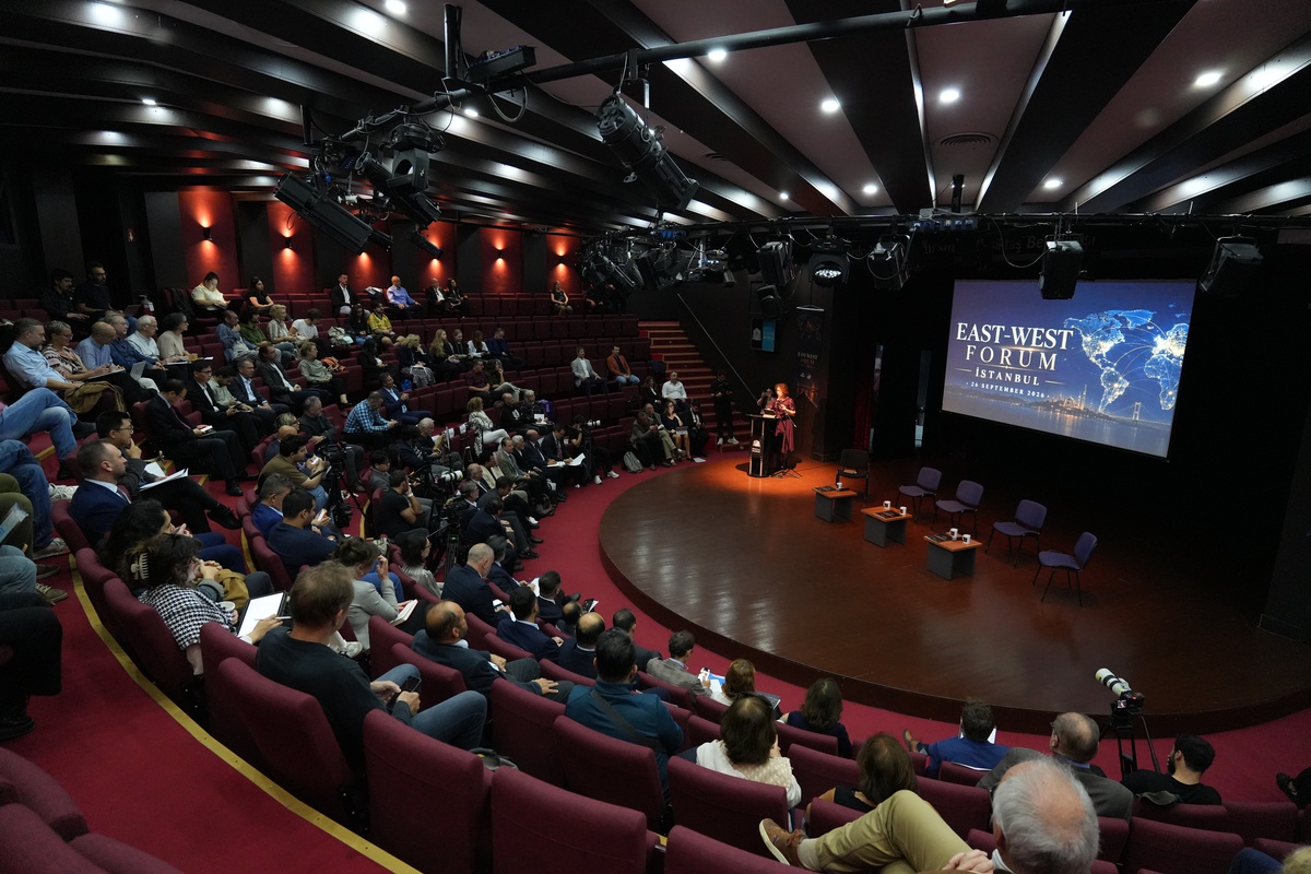 İstanbul'da 30 ülkenin katıldığı Doğu-Batı Forumu her yıl toplanacak