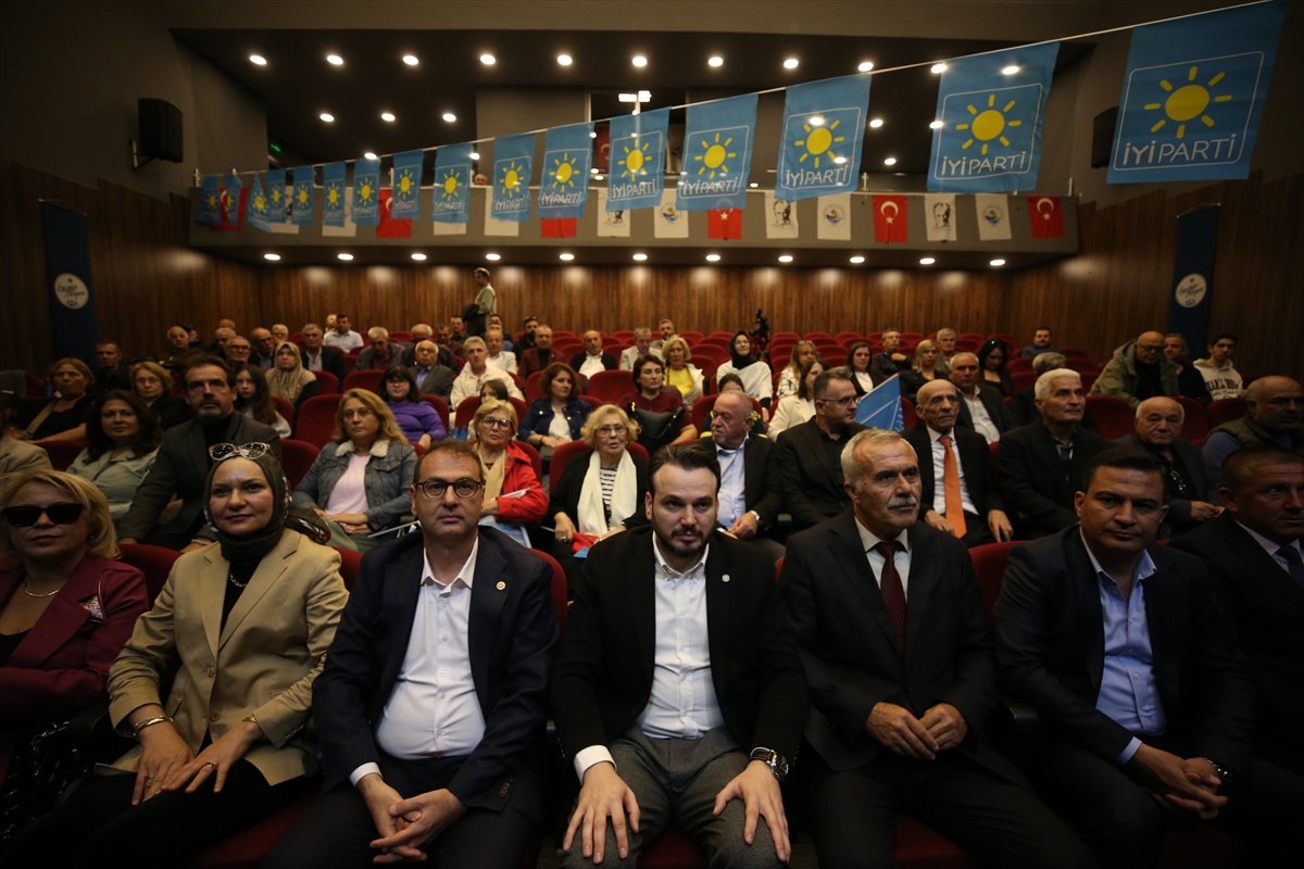 İYİ Partili Cenk Özatıcı Çanakkale'de milliyetçiliği millete fayda olarak tanımladı