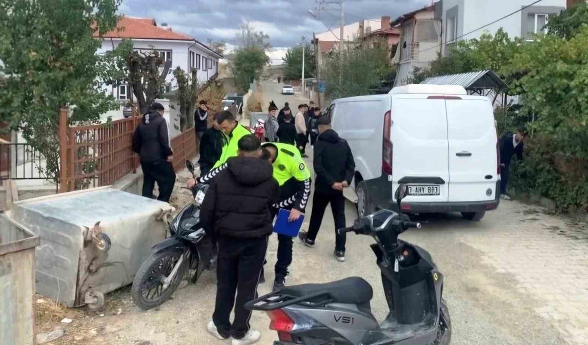 Kütahya Emet'te okul çevresinde kuralsız motosikletler yediemin otoparkına çekildi