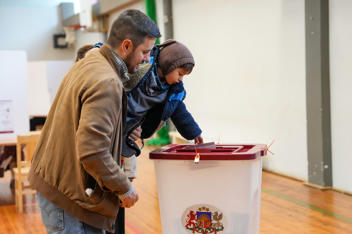 Letonya'da Birleşik Liste Partisi seçimde yaklaşık yüzde 35,8 oyla önde gidiyor