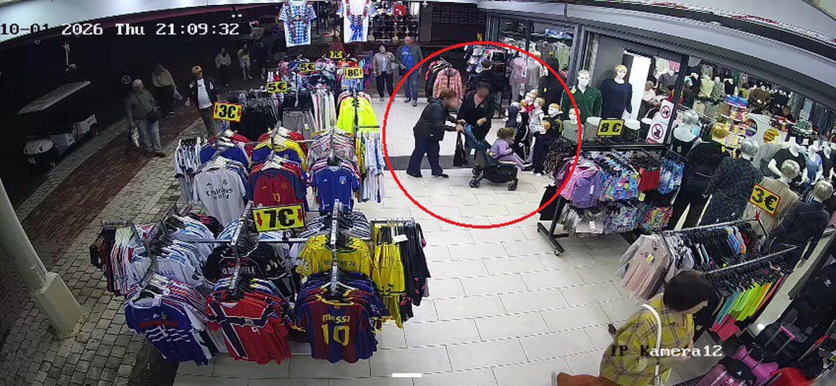 Manavgat'ta bebek arabasına eşofman gizleyip çalan 2 turist otelde yakalandı