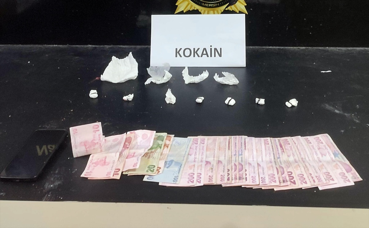 Mersin'de sokak satıcılarına yönelik operasyonda 3 şüpheli tutuklandı