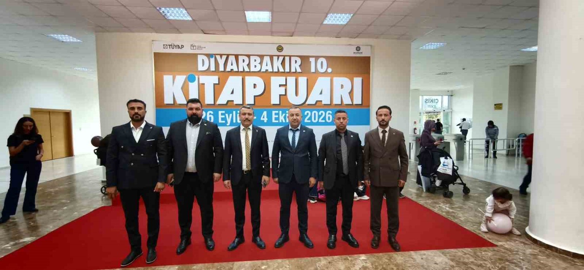 MHP Diyarbakır İl Başkanı Özcoşkun, 10. Kitap Fuarı'nı yönetimle ziyaret etti