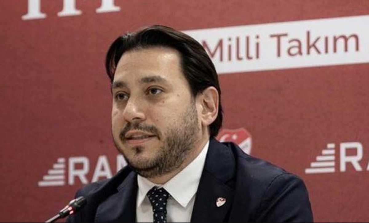Mustafa Eröğüt hangi takımlı, Mustafa Eröğüt takım tutuyor mu, Mustafa Eröğüt Galatasaraylı mı, Fenerbahçeli mi, yoksa Beşiktaşlı mı?