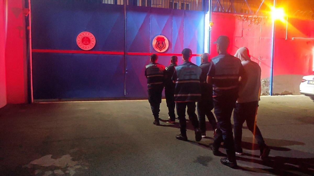 Nevşehir'de uyuşturucu operasyonunda 3 zanlı tutuklandı, 518,32 gram madde ele geçirildi.