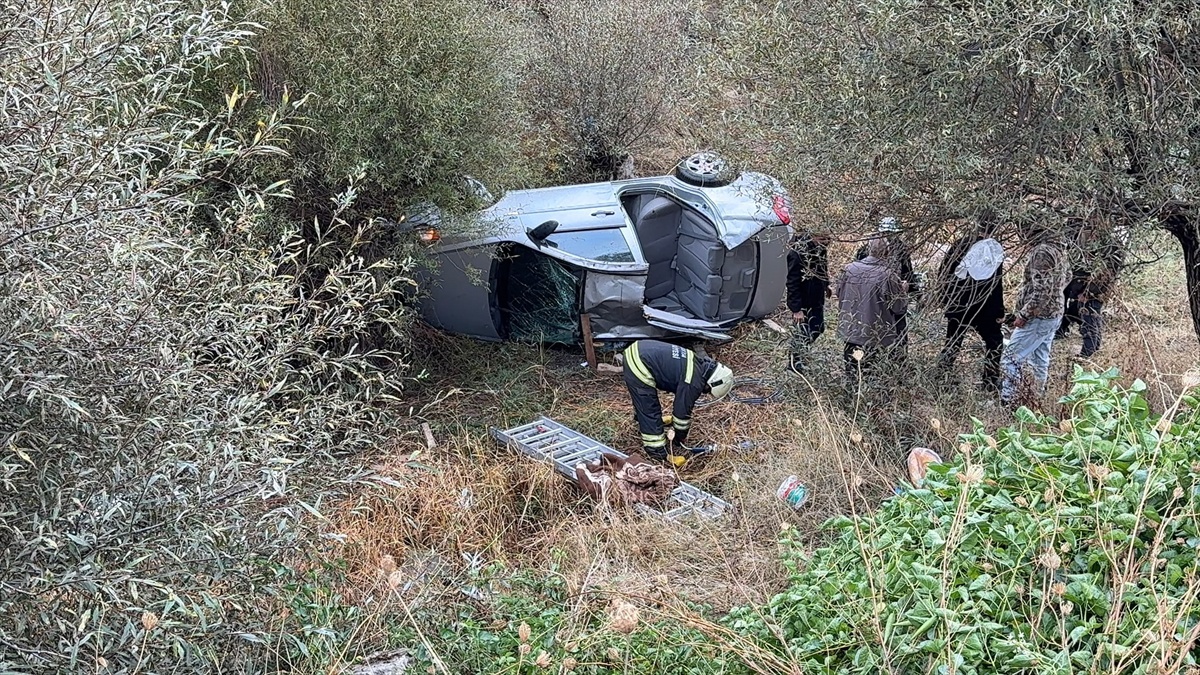 Seydişehir'de şarampole devrilen otomobilde 1'i çocuk 5 kişi yaralandı.