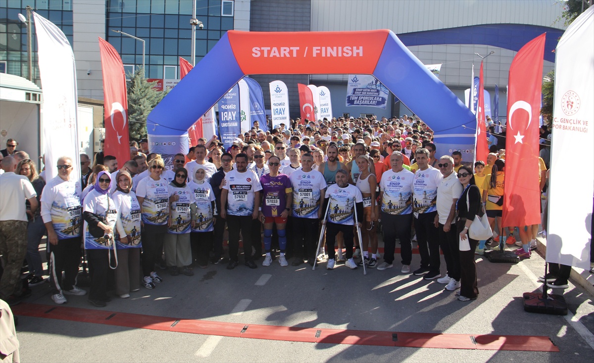 Sinop'ta düzenlenen yarı maratona 30 ilden ve 10 ülkeden 700 sporcu katıldı