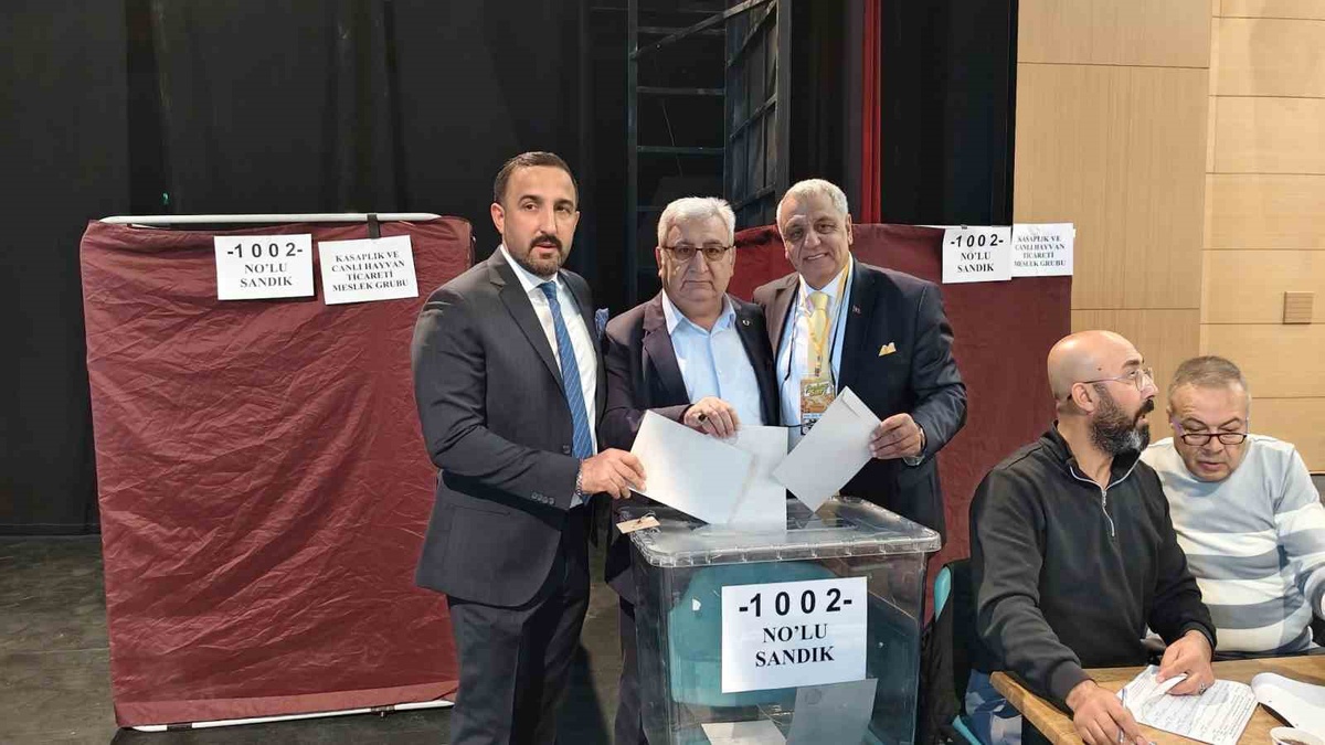 Sivas Ticaret Borsası seçiminde Hayrullah Karakaya 249 oyla yeniden başkan seçildi