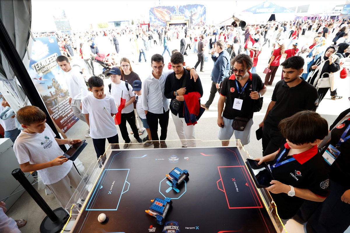 TEKNOFEST'te 4'üncü olan Balekoğlu, robotik eğitim setlerini Güneydoğu'da tanıttı