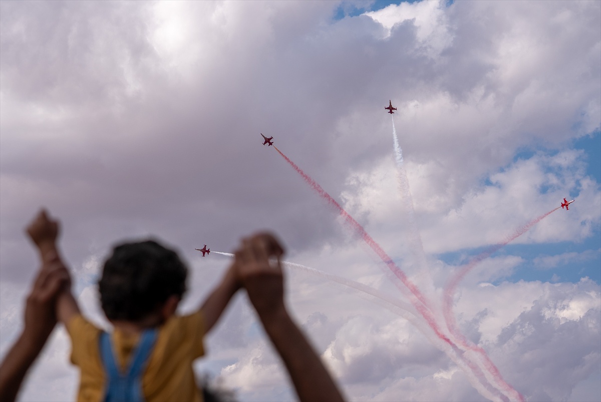Türk Yıldızları, Şanlıurfa'daki TEKNOFEST'te gösteri uçuşuyla coşkuyu artırdı
