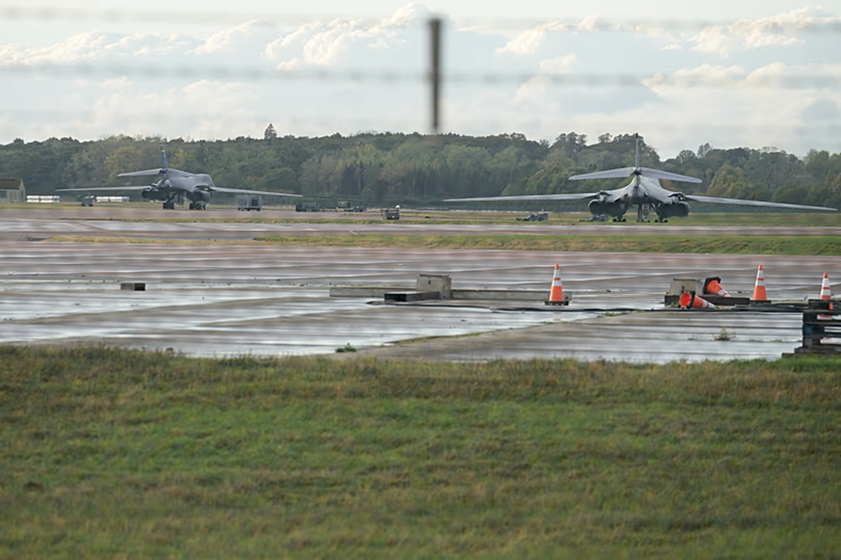 ABD, RAF Fairford'daki yaklaşık 12 B-1 bombardıman uçağını İngiltere'den çekti