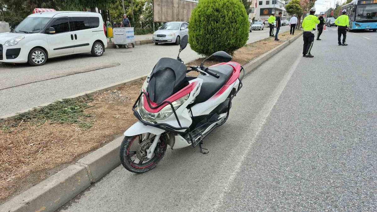 Adıyaman'da motosiklet kazasında 2 kişi yaralandı, sürücünün durumu ağır