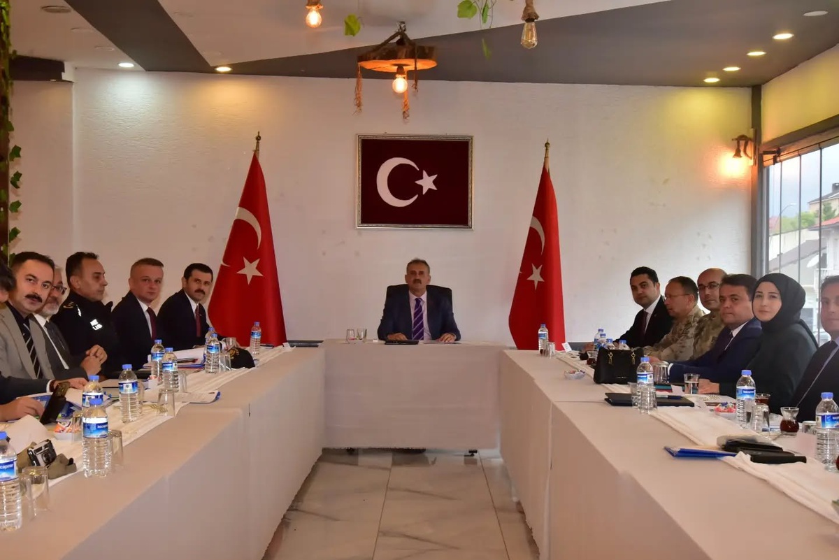 Ağrı'da güvenlik tedbirleri Tutak'ta Vali Bozkurt başkanlığında ele alındı