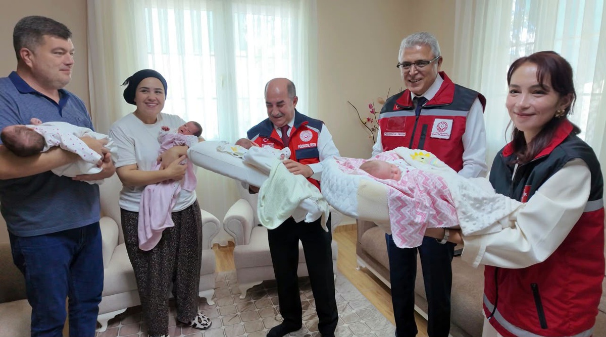 Kaş'ta ikinci çocuk isteyen çiftin dördüz kızı oldu! Bebekler bir aya yakın kuvözde kaldı