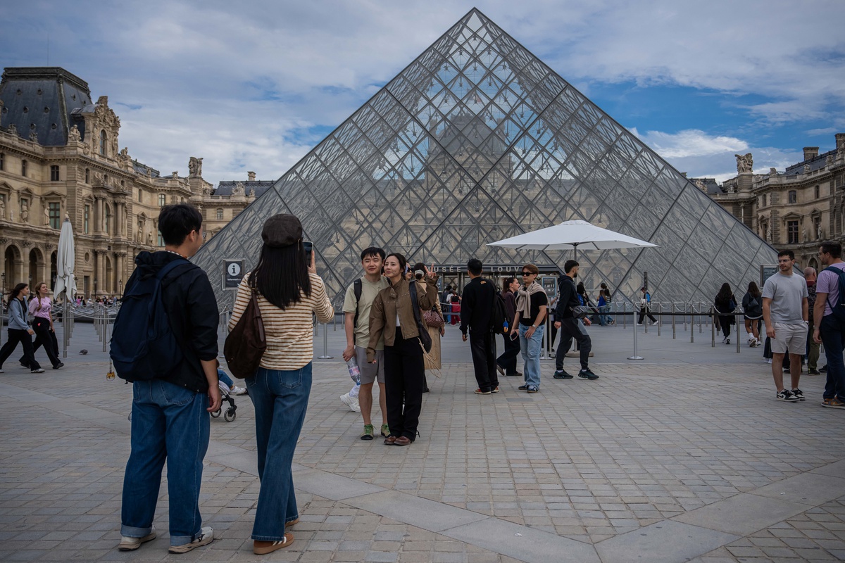 Albüm: Çinli turistler Ulusal Gün tatilinde Paris'e yoğun ilgi gösterdi