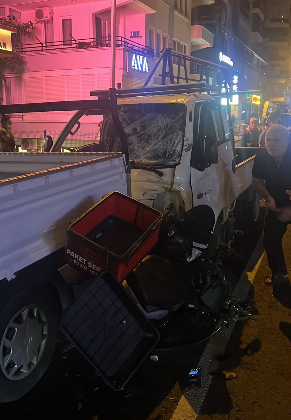 Antalya Alanya'da kamyonetin 50 metre sürüklediği motosikletin sürücüsü kurtarılamadı