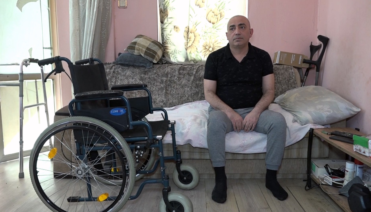 Antalya'da omurilik felci teşhisi konan Serkan Özdemir tek başına yürümek istiyor