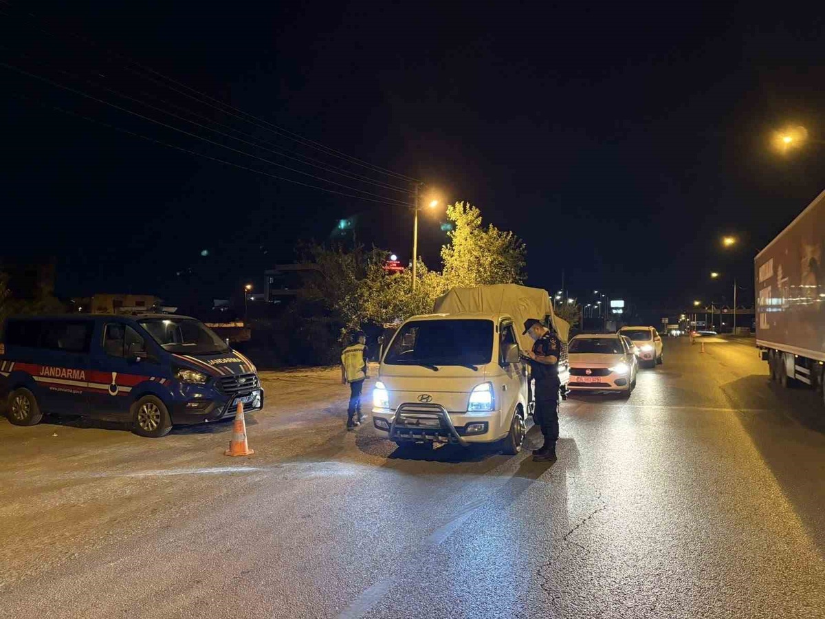 Aydın'da Çember-144 operasyonunda aranan 41 şahıs jandarma tarafından yakalandı