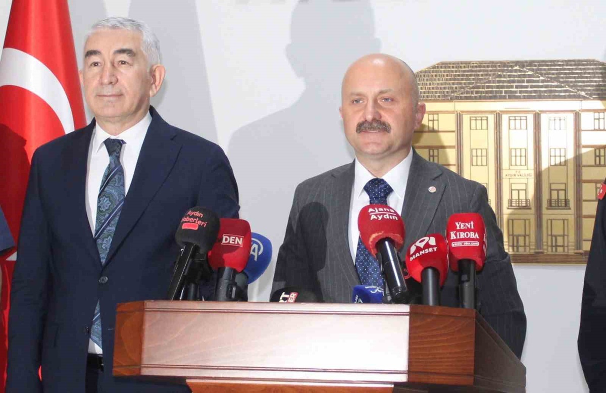 Aydın Valisi Varol, Kuşadası'ndaki pazar yangınında can kaybı olmadığını açıkladı