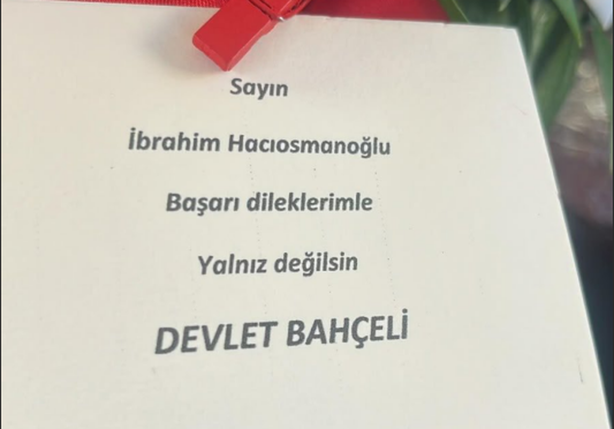 Bahçeli'den TFF Başkanı Hacıosmanoğlu'na çiçek! Notta 'Yalnız değilsin' yazdı