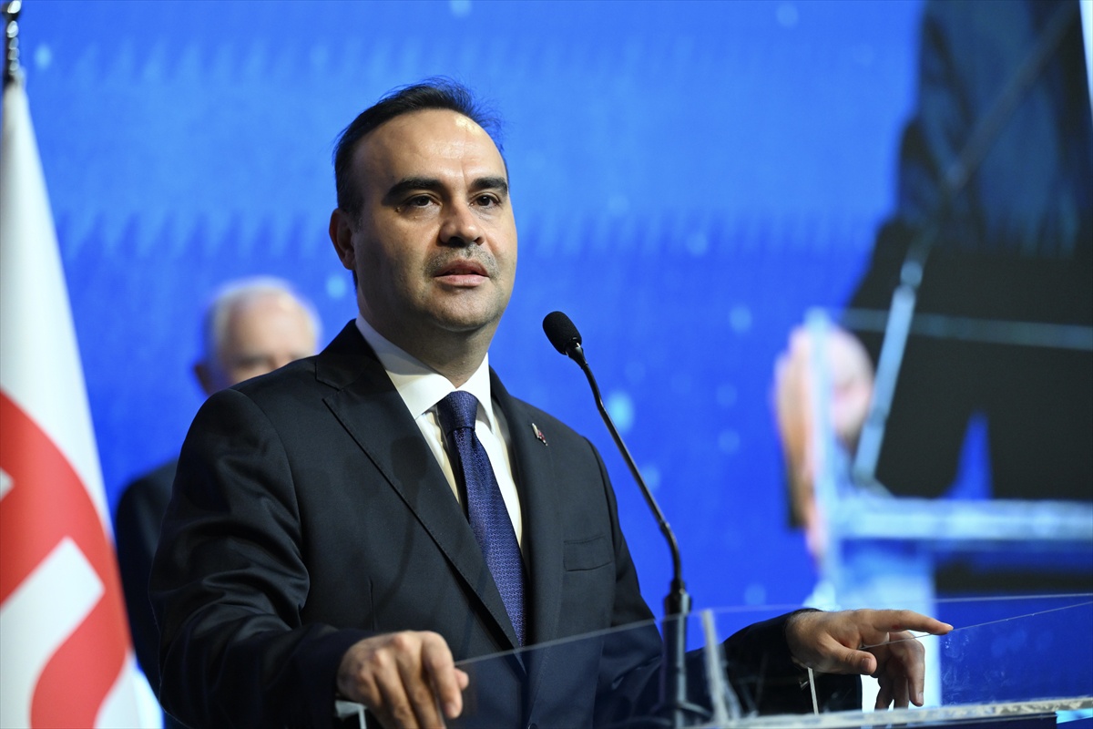 Bakan Kacır, Antalya'daki Uzay Kongresi'nde Türkiye'nin Ay hedefini anlattı