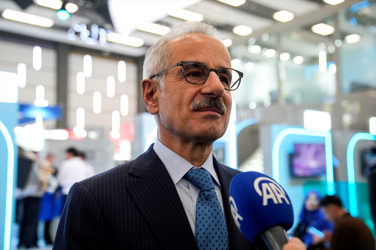 Bakan Uraloğlu, Türksat 7A sözleşmesinin muhtemelen kasımda tamamlanacağını söyledi