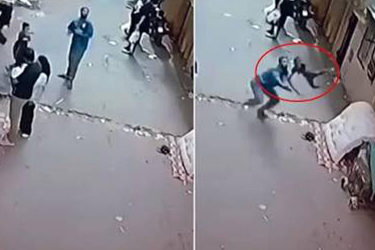 Balkondan düşen çocuğu havada yakaladı