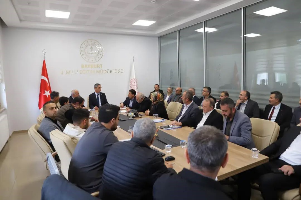 Bayburt'ta taşımalı eğitim toplantısında güvenli ulaşım ve saha sorunları ele alındı