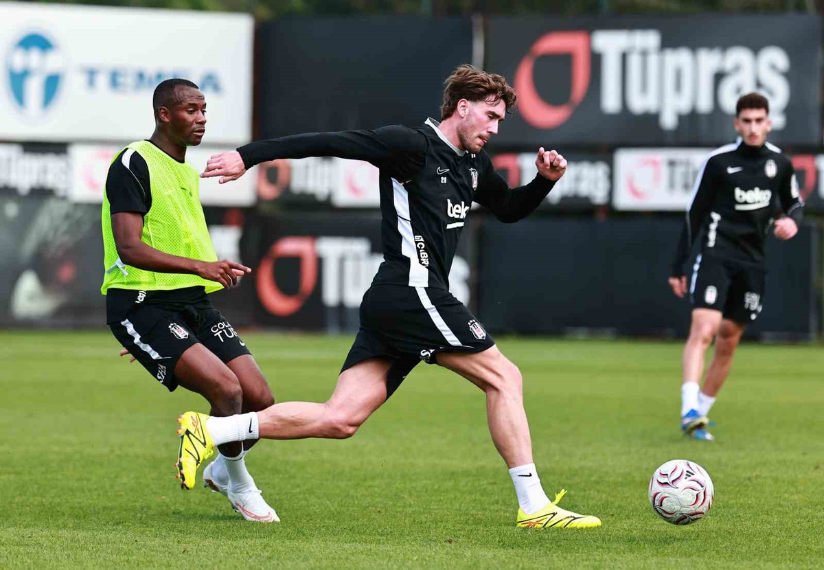 Beşiktaş, Kocaelispor maçına Nevzat Demir Tesisleri'nde antrenmanla hazırlandı