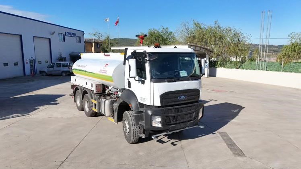 Bilecik İl Özel İdaresi'ne 13 bin litrelik su tankeri Bakanlık hibesiyle eklendi