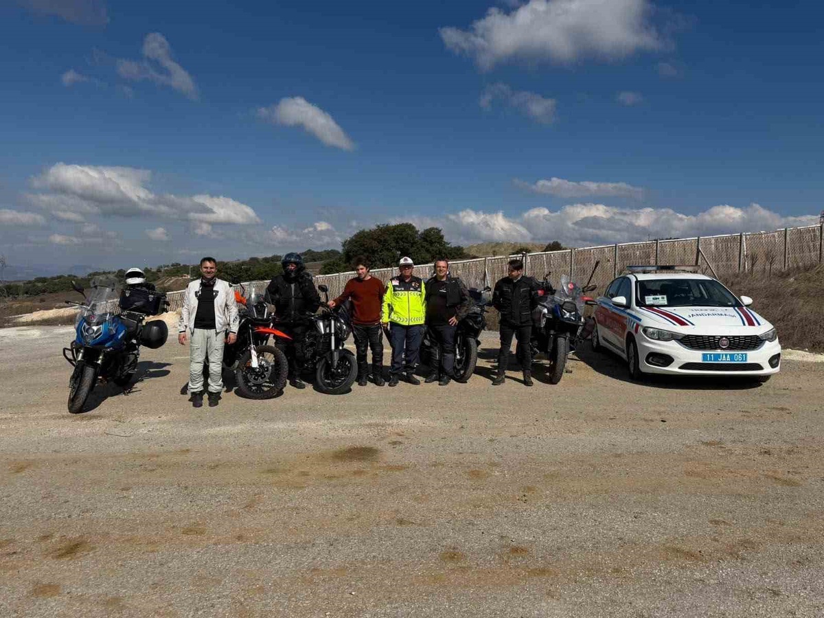 Bilecik'te jandarma denetiminde 62 motosiklet kontrol edildi, 2 sürücüye ceza kesildi