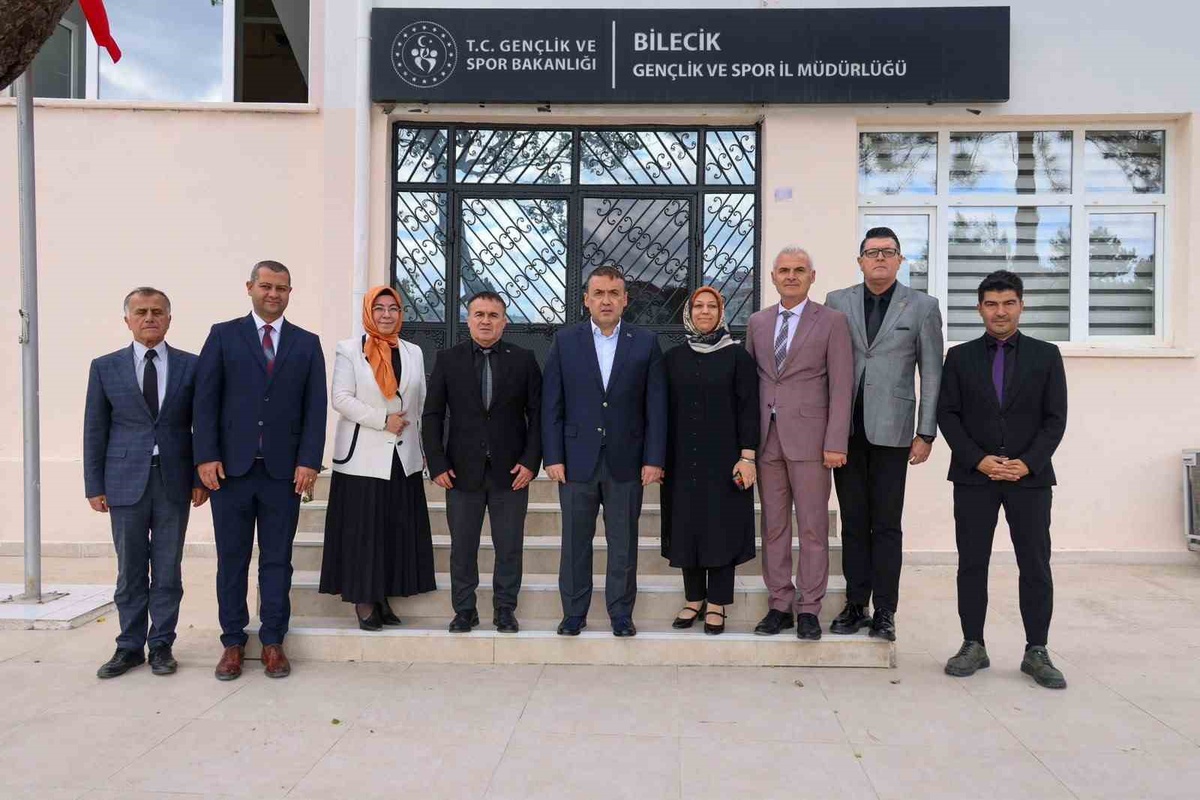 Bilecik Valisi Sözer, Gençlik ve Spor İl Müdürlüğünün geçici binasında inceleme yaptı