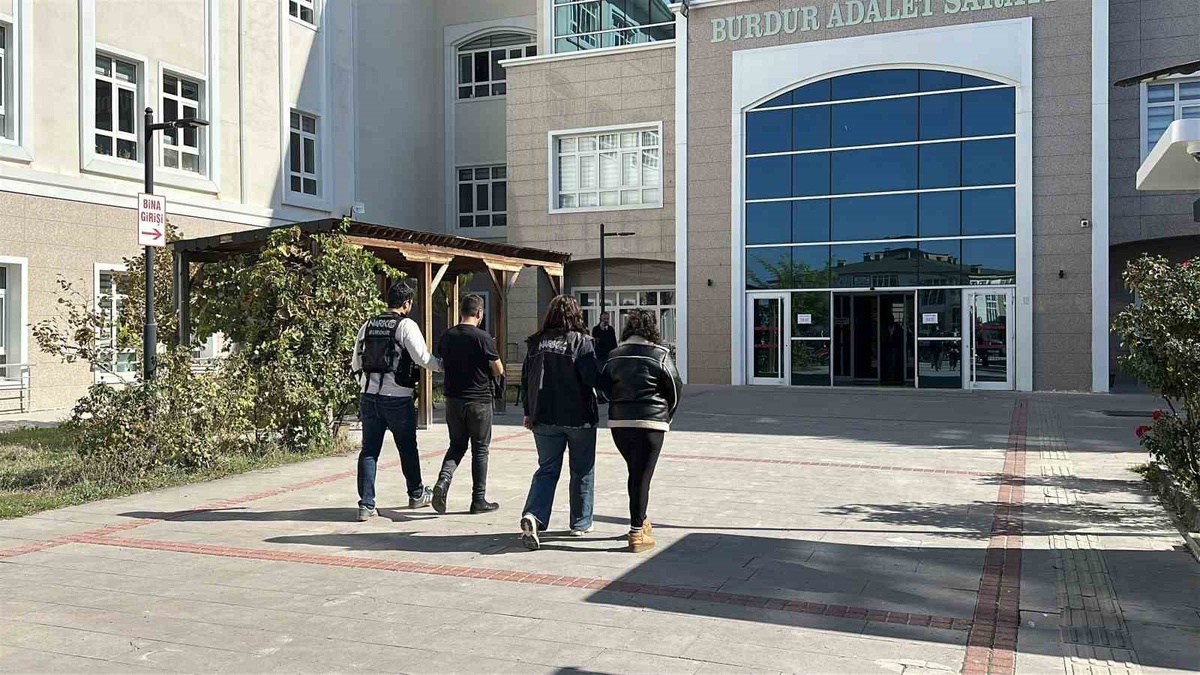 Burdur'da 2 şahısta 3 bin 97 kullanımlık sentetik kannabinoid ele geçirildi