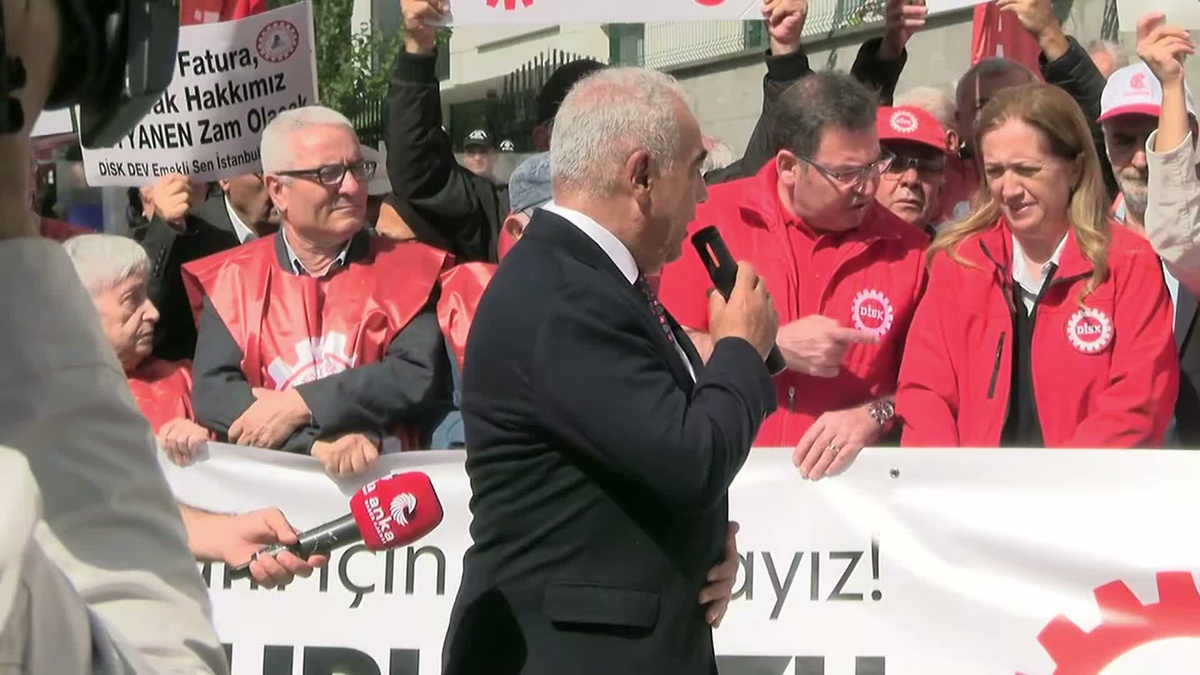 Devrimci Emekliler Sendikası İstanbul Vergi Dairesi önünde aylık artışı istedi