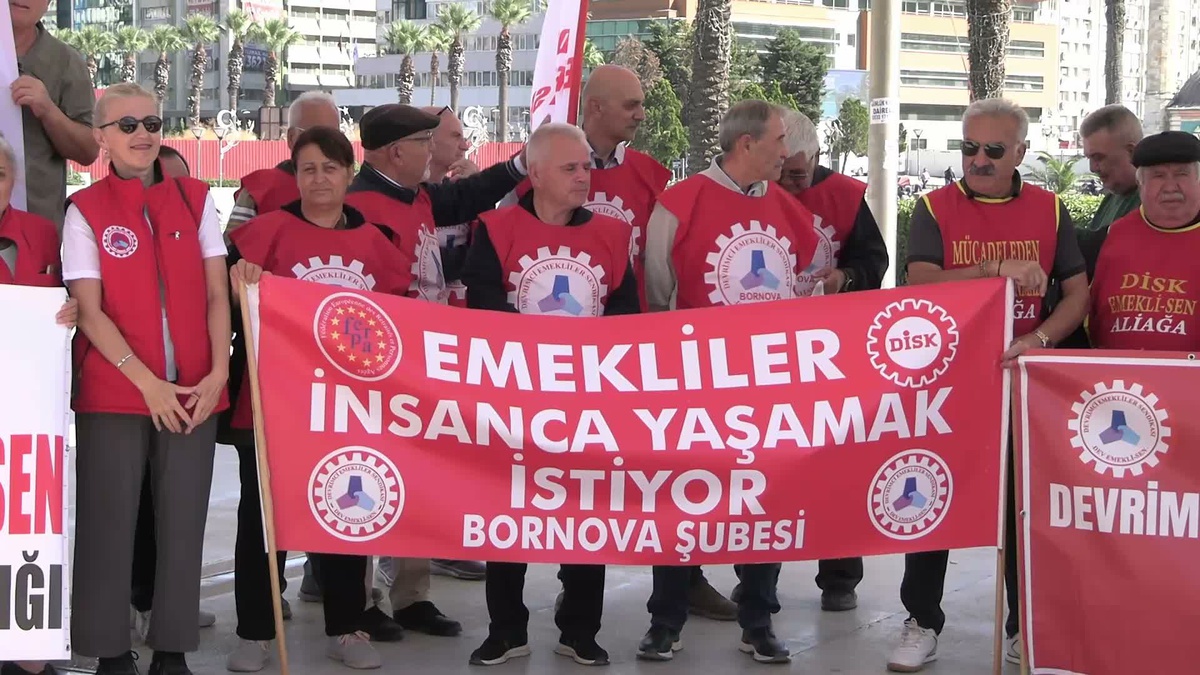 Devrimci Emekliler Sendikası İzmir Konak'ta emekli aylıklarının artırılmasını istedi
