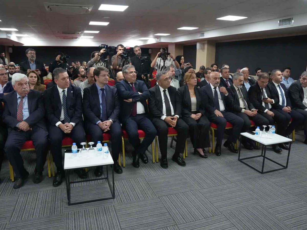 Diyarbakır Barosunun Tahir Elçi adı verilen hizmet binası açıldı