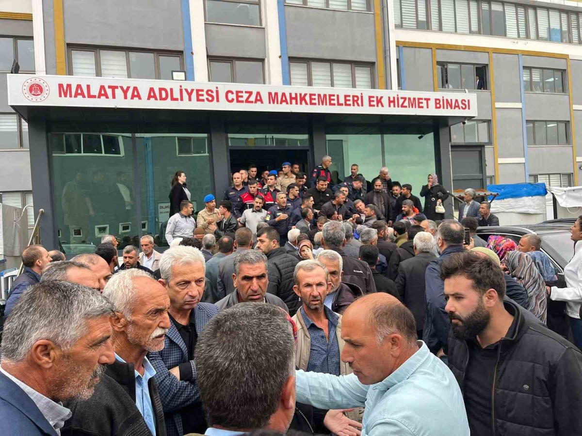 Emine Kolay davası 29 Aralık 2026'ya ertelendi, adliye önünde arbede yaşandı